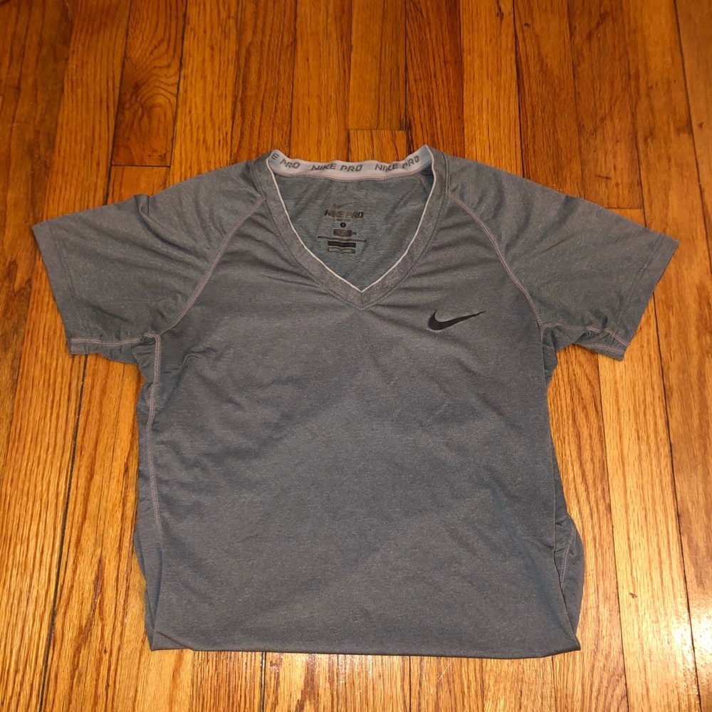 Nike women’s stretch workout tee shirt